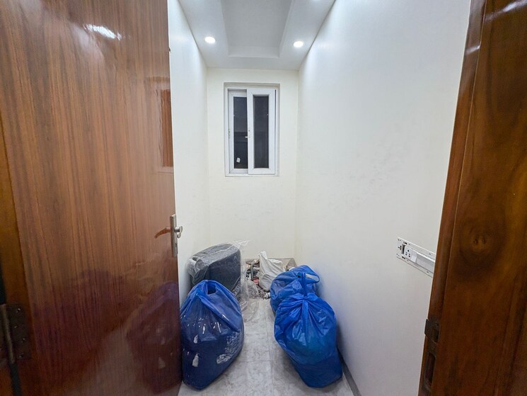  Parking, mansarover garden 3 Bedroom 200 Sq.Yd. Builder Floor In Mansarover Garden Delhi 8133212