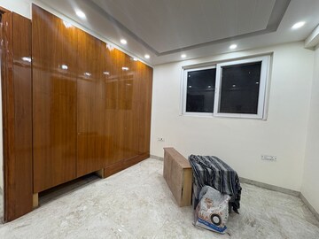 Parking in 3 BHK Builder Floor at Mansarover Garden – for Sale