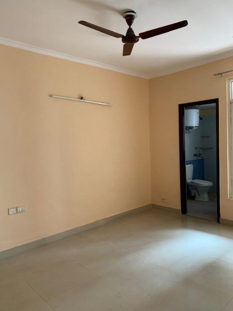 Room, varun-enclave 3 Bedroom 1650 Sq.Ft. Apartment In Sector 28 Noida 8133234