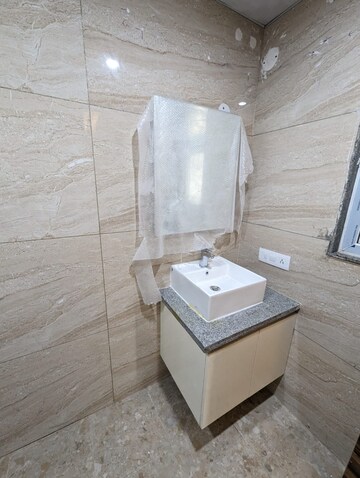 Bathroom in 2 BHK Builder Floor at RWA Residential Society Sector 46, Sector 46 – for Rent