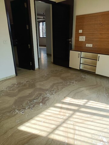 Room in 3 BHK Builder Floor at Dwarka Mor – for Rent