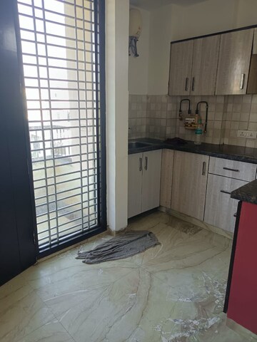 Room in 3 BHK Builder Floor at Dwarka Mor – for Rent