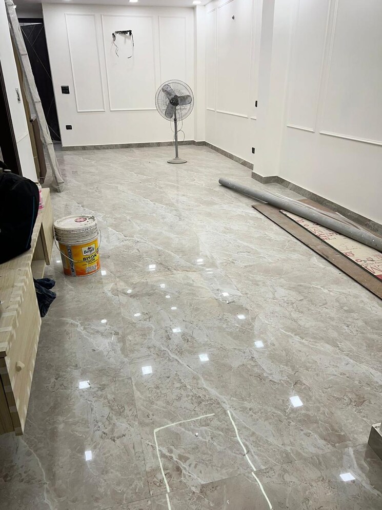 Balcony, mansarover garden 3 Bedroom 150 Sq.Yd. Builder Floor In Mansarover Garden Delhi 8133258