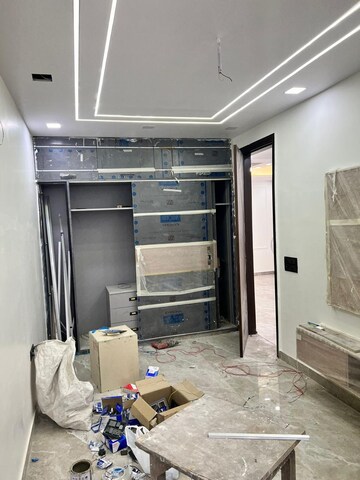Parking in 3 BHK Builder Floor at Mansarover Garden – for Sale