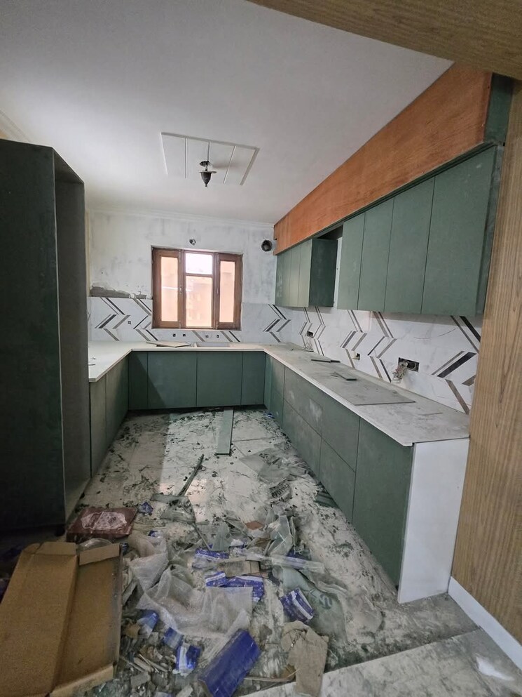 Kitchen, srishti-greenfield-homes 3 Bedroom 1800 Sq.Ft. Builder Floor In Green Fields Colony Faridabad 8133295