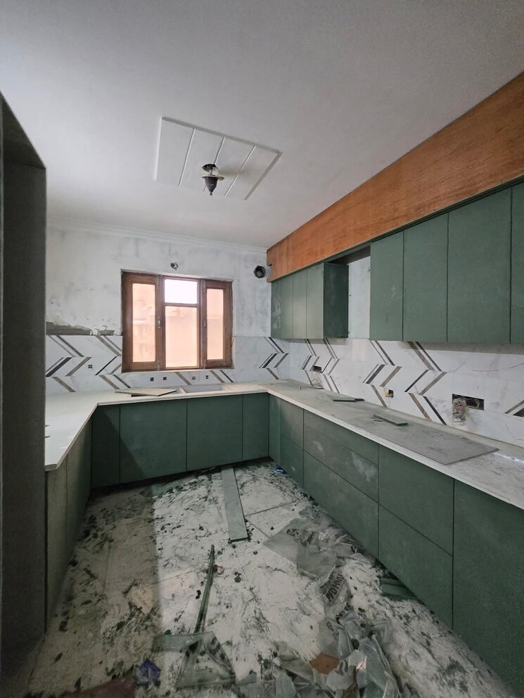 Kitchen, srishti-greenfield-homes 3 Bedroom 1800 Sq.Ft. Builder Floor In Green Fields Colony Faridabad 8133295