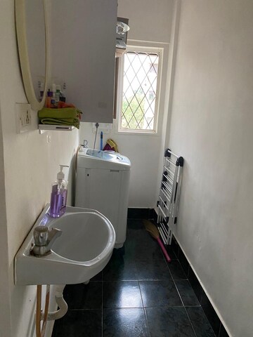 Team Area in 1 BHK Apartment at Bandra West – for Rent