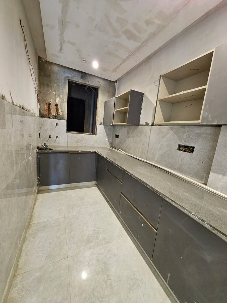 Kitchen, mandi 3 Bedroom 135 Sq.Yd. Builder Floor In Mandi Delhi 8133358