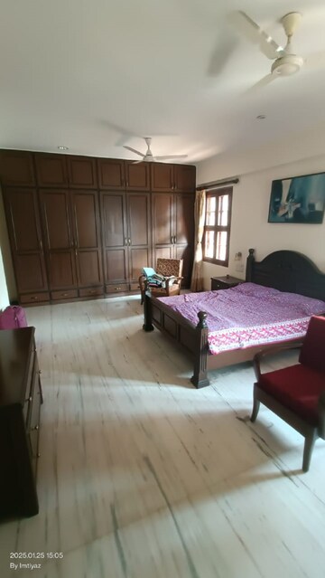 Bedroom in 3 BHK Apartment at Bandra West – for Rent