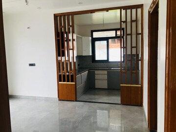 Room in 4 BHK Builder Floor at DLF Alameda, Sector 73 – for Rent