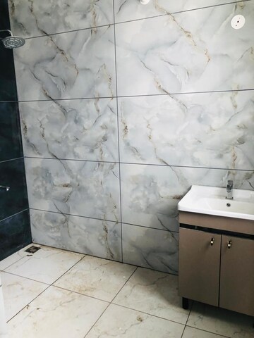 Bathroom in 4 BHK Builder Floor at DLF Alameda, Sector 73 – for Rent