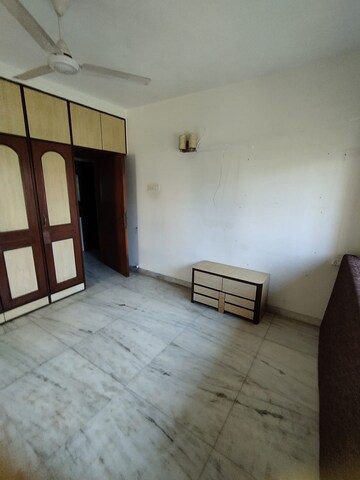 Room in 3 BHK Apartment at Santacruz West – for Rent