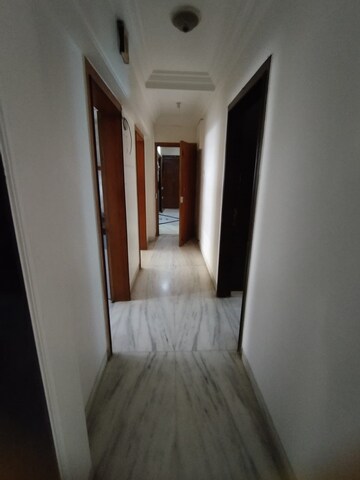 Room in 3 BHK Apartment at Santacruz West – for Rent