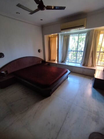 Bedroom in 3 BHK Apartment at Santacruz West – for Rent