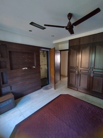 Bedroom in 3 BHK Apartment at Santacruz West – for Rent