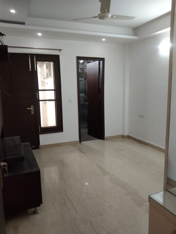 Room in 3 BHK Builder Floor at Jagriti Enclave – for Rent