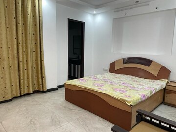 Bedroom in 3 BHK Apartment at Arun Vihar Sector 37, Sector 37 – for Rent