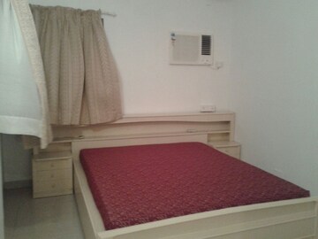 Bedroom in 2 BHK Apartment at Bandra West – for Rent