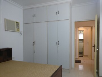 Bedroom in 2 BHK Apartment at Bandra West – for Rent