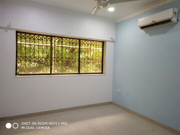 Room in 2 BHK Apartment at Bandra West – for Rent