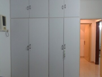 Furnished Amenities in 2 BHK Apartment at Bandra West – for Rent