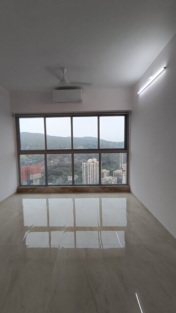 Room in 3 BHK Apartment at Rajesh White City Phase 2 Wing B, Kandivali East – for Rent