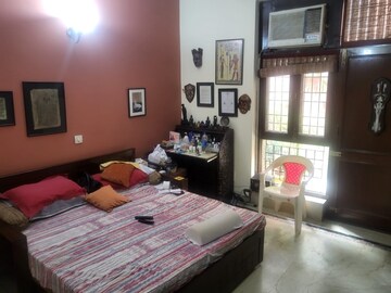 Bedroom in 2 BHK Builder Floor at Arun Vihar, Sector 29 – for Rent