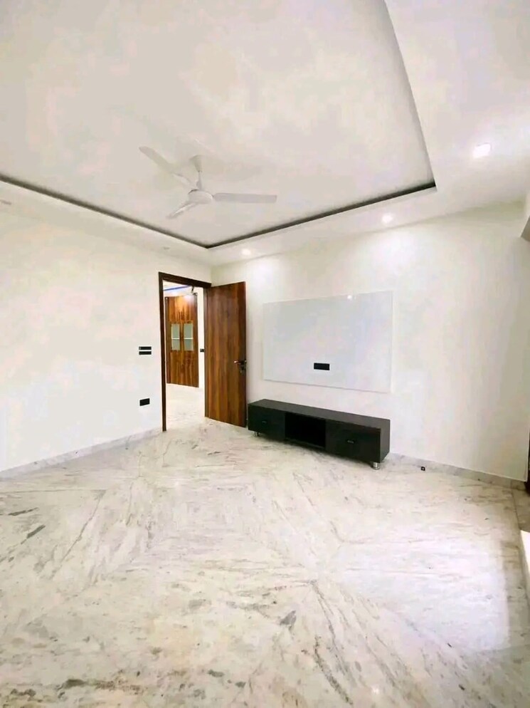 Room, sector 56 4 Bedroom 305 Sq.Yd. Builder Floor In Sector 56 Gurgaon 8133528