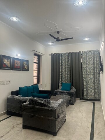 Living Room in 3 BHK Apartment at Sector 47 – for Rent