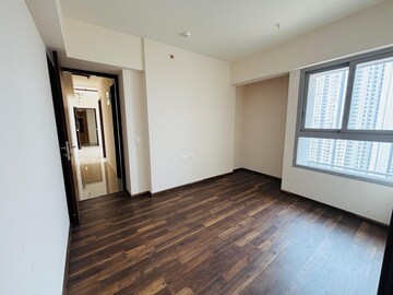 Master Bedroom in 2 BHK Apartment at Piramal Vaikunth, Balkum Pada – for Rent