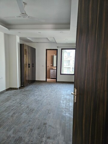 Room in 3 BHK Builder Floor at Sector 57 – for Rent