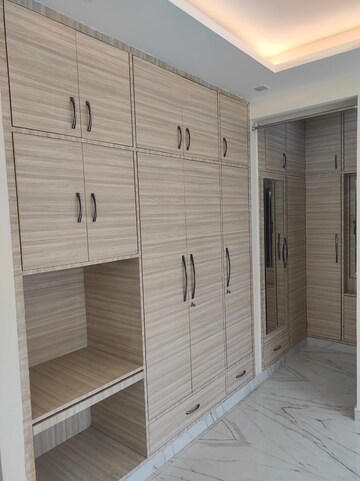 Building Lobby in 4 BHK Builder Floor at Sector 57 – for Rent
