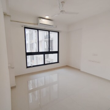 Room in 2 BHK Apartment at Sunteck City Avenue 2, Mahatma Jyotibha Phule Nagar – for Rent