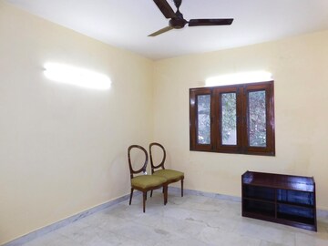 Room in 2 BHK Builder Floor at Safdarjung Development Area – for Rent