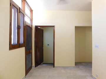 Room in 2 BHK Builder Floor at Safdarjung Development Area – for Rent
