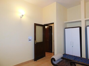 Room in 2 BHK Builder Floor at Safdarjung Development Area – for Rent