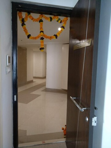 Furnished Amenities in 2 BHK Apartment at JP Decks, Goregaon East – for Sale