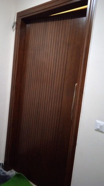 Furnished Amenities in 3 BHK Builder Floor at Ansal Sushant Lok I, Sector 43 – for Rent