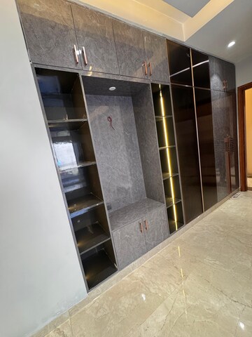 Building Lobby in 4 BHK Builder Floor at Srishti Greenfield Homes, Green Fields Colony – for Sale