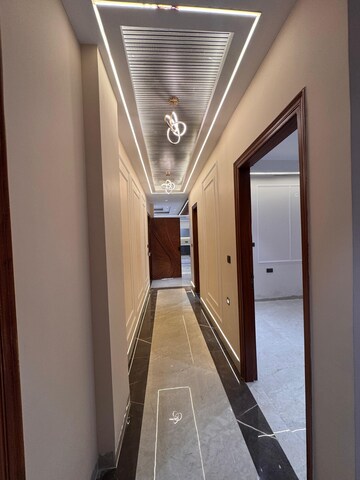 Building Lobby in 4 BHK Builder Floor at Srishti Greenfield Homes, Green Fields Colony – for Sale