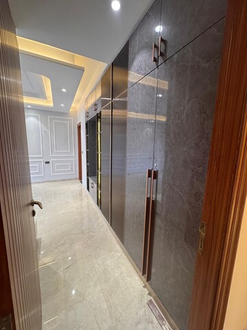 Building Lobby in 4 BHK Builder Floor at Srishti Greenfield Homes, Green Fields Colony – for Sale