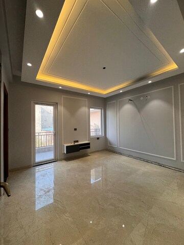 Room in 4 BHK Builder Floor at Srishti Greenfield Homes, Green Fields Colony – for Sale