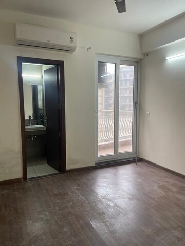 Room in 3 BHK Apartment at BPTP Terra, Sector 37d – for Rent