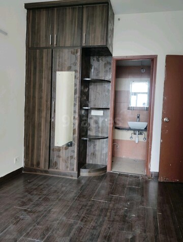 Room in 2 BHK Apartment at Mahagun Mywoods, Sector 16c Greater Noida – for Rent