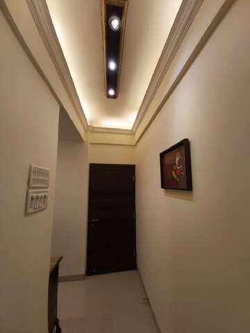 Room in 2 BHK Apartment at Bandra West – for Rent