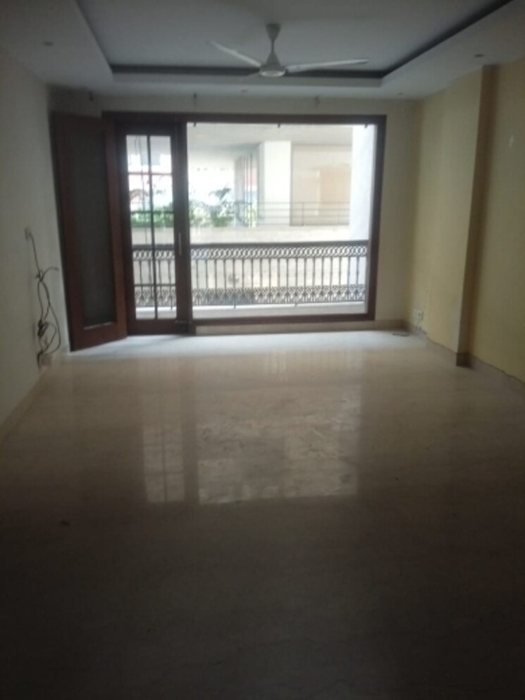 Room, new friends colony 4 Bedroom 500 Sq.Yd. Independent House In New Friends Colony Delhi 8133800