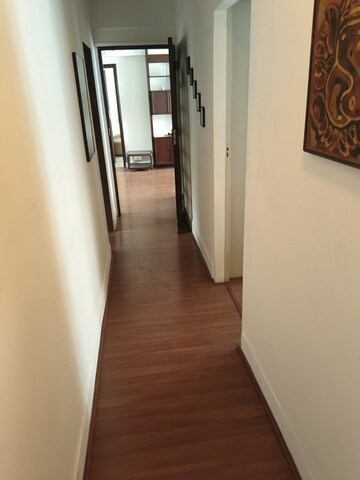 Room in 2 BHK Apartment at Bandra West – for Rent
