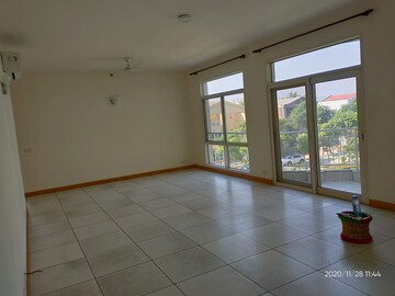 Room in 3 BHK Apartment at Jaypee Moon Court, Jaypee Greens – for Sale