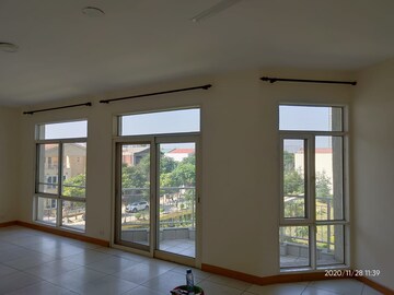 Room in 3 BHK Apartment at Jaypee Moon Court, Jaypee Greens – for Sale