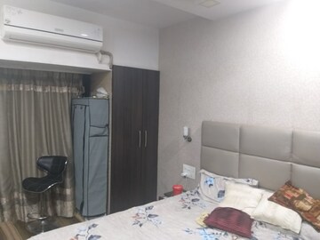 Bedroom in 3 BHK Apartment at Windermere CHS Andheri West, Andheri West – for Rent